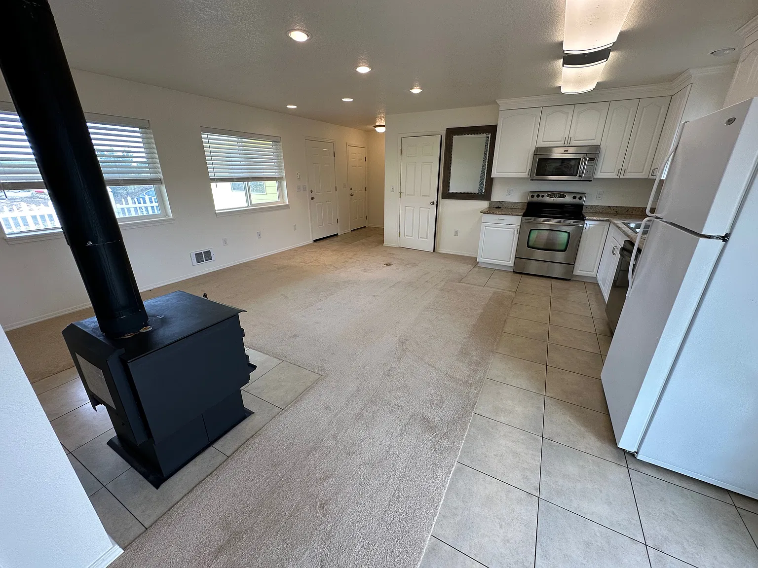 2 bed, 1000 sqft, $1,600 — Photo 3