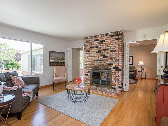 3rd image of 3504 Hillcrest Dr