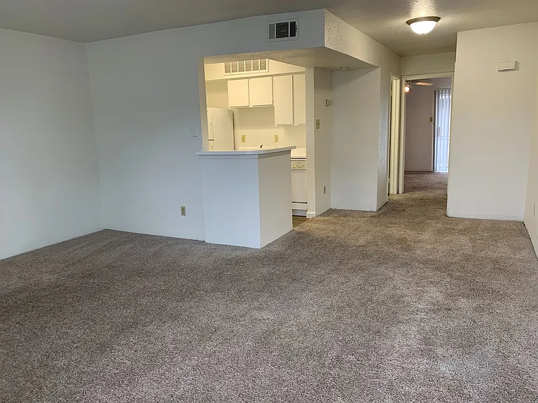 Emerald Cove Apartments — Photo 41