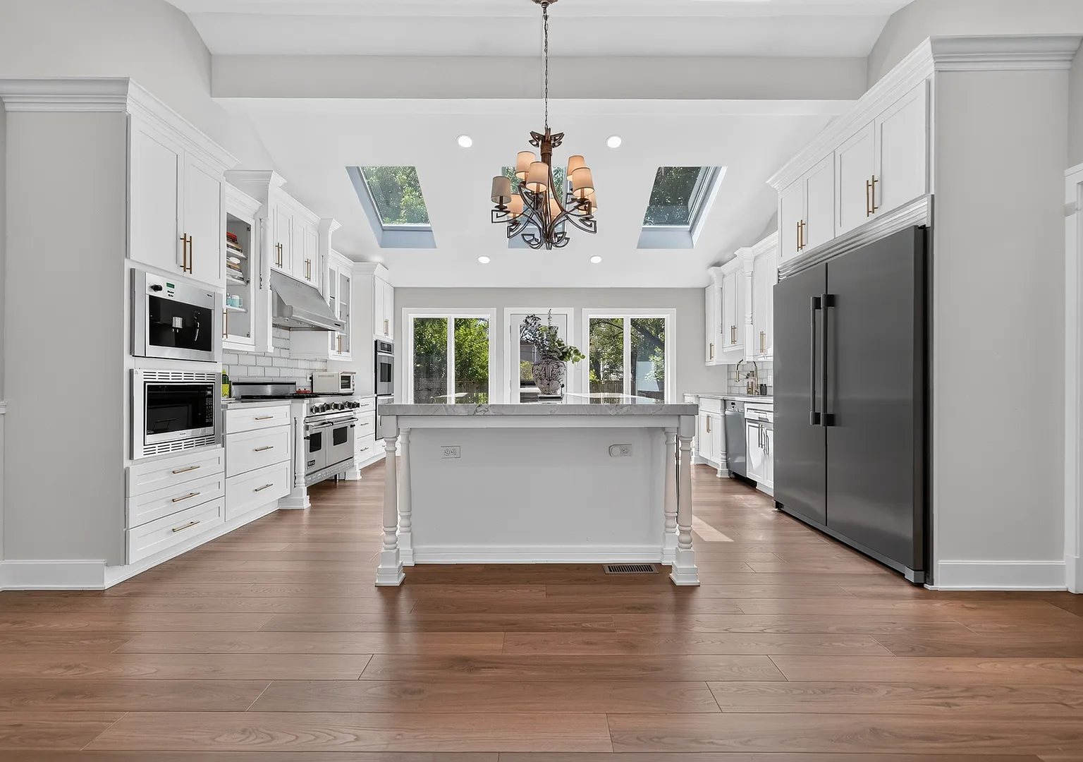 4 bed, 3.5 bath, 3379 sqft, $6,700 — Photo 3