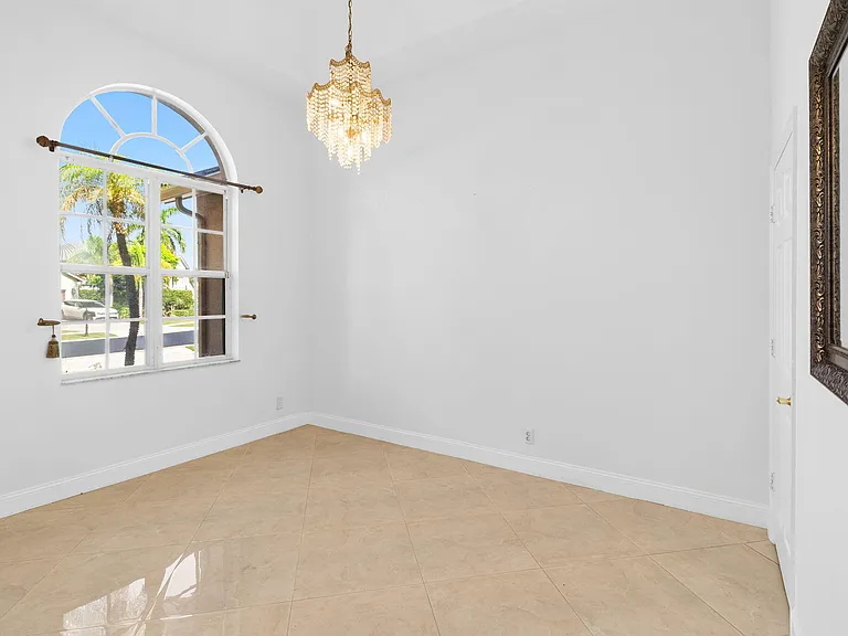 21698 Abington Ct — Photo 8