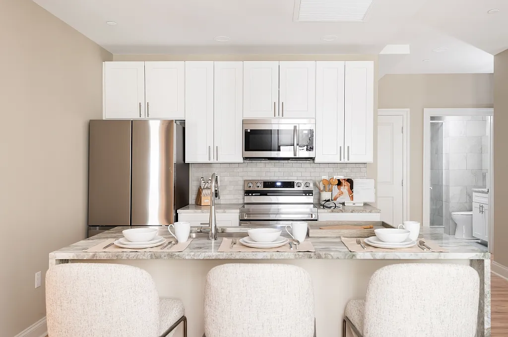 1420 Chestnut — Photo 1