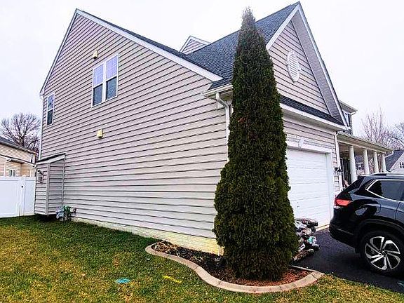 3rd image of 15 Kettlebrook Ct