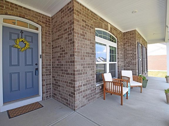 3rd image of 3900 Chatsworth Dr