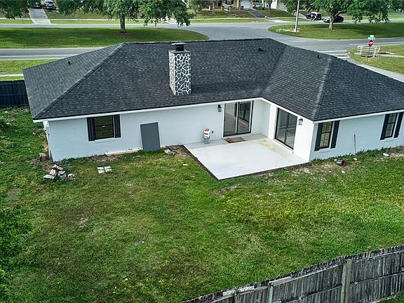3rd image of 211 Marion Oaks Ln
