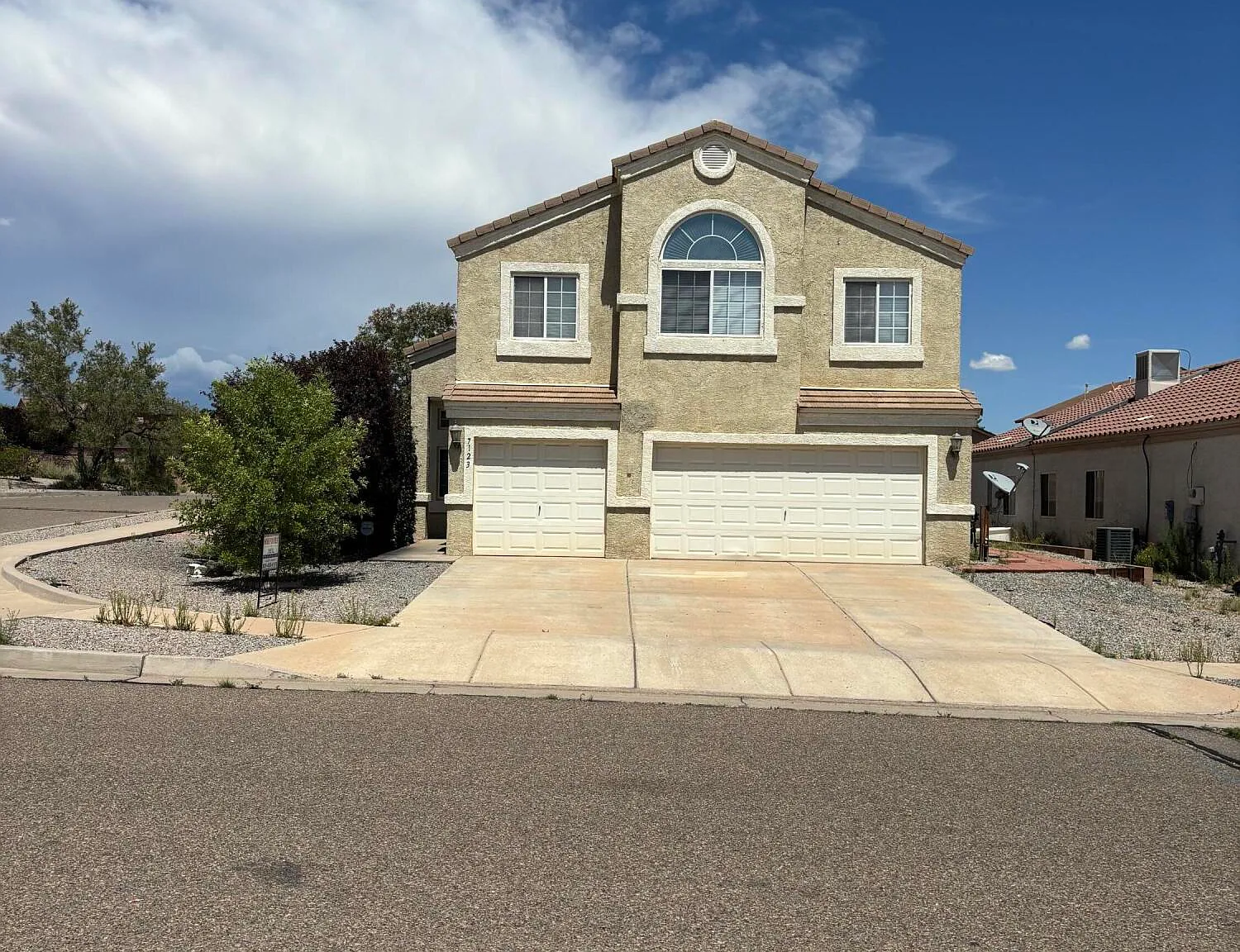 4 bed, 2.5 bath, 2059 sqft, $2,100 — Photo 1