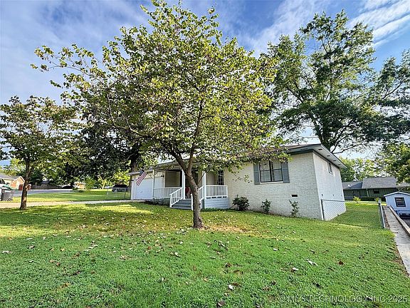 3rd image of 709 Brentwood Dr