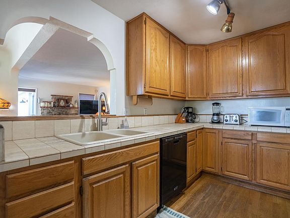 4th image of 535 Coastview Dr