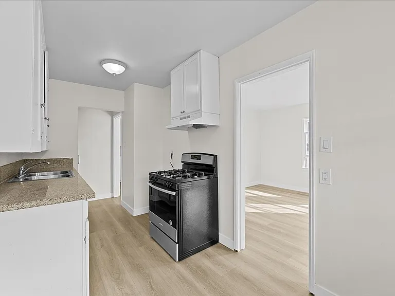 1922 Locust Ave #8 — Photo 11