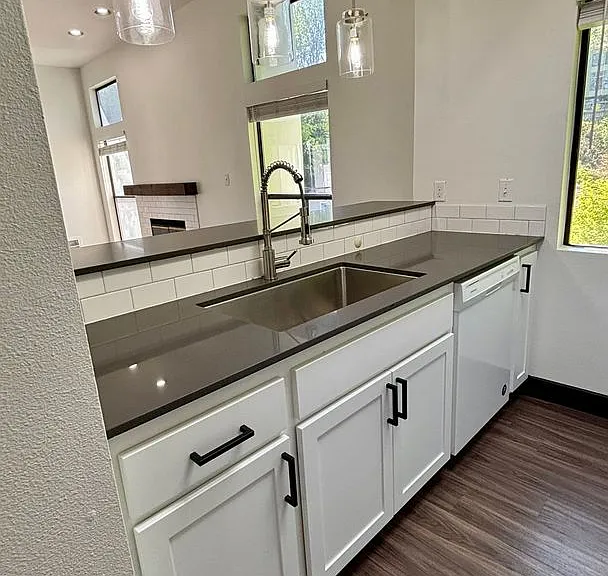 2410 Dexter Ave N #301 — Photo 9