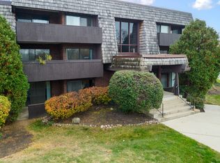 493 Timber Ridge Dr APT 105-C, Carol Stream, IL 60188