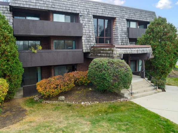 493 Timber Ridge Dr APT 105-C, Carol Stream, IL 60188