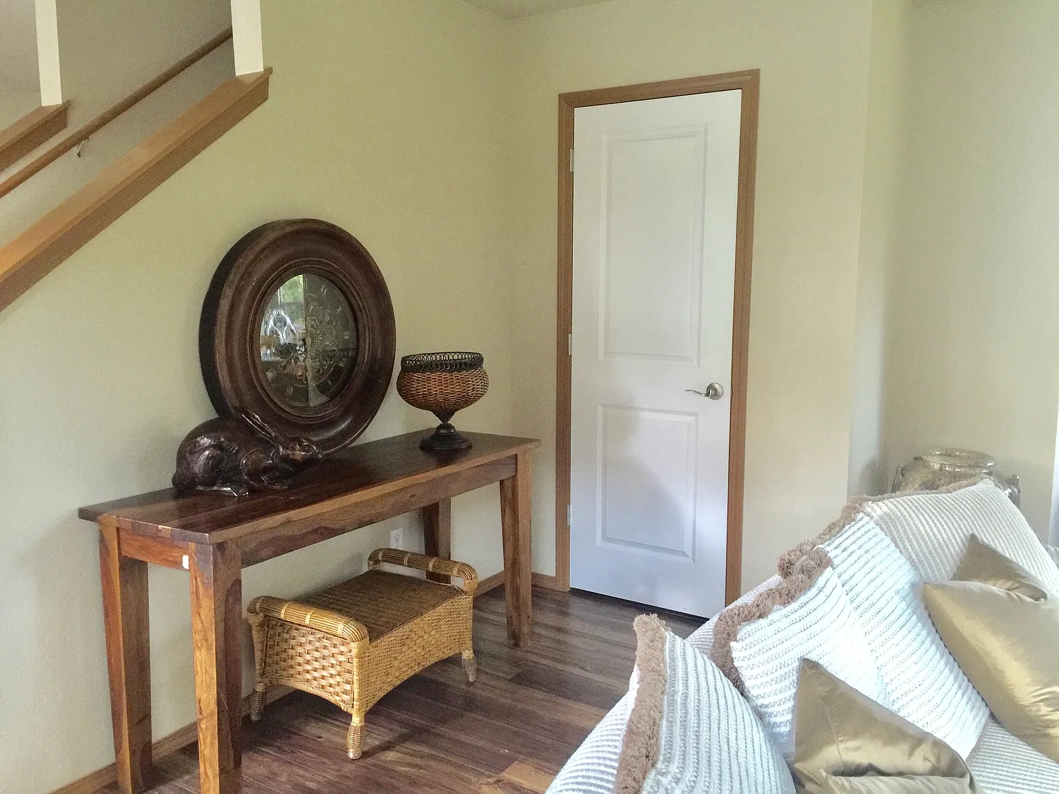 720 Taylor St NE photo 1