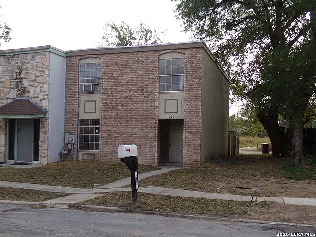 3 bed, 2.5 bath, 1376 sqft, $1,295 — Photo 2