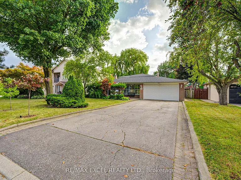 108 Babcombe Dr — Photo 1