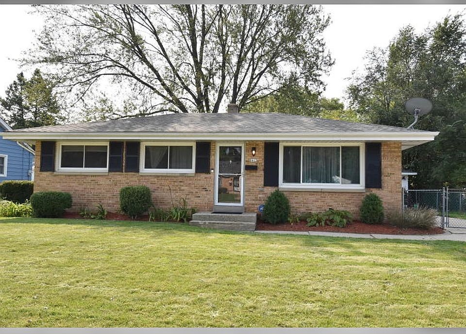1st image of 8413 W Brentwood Ave