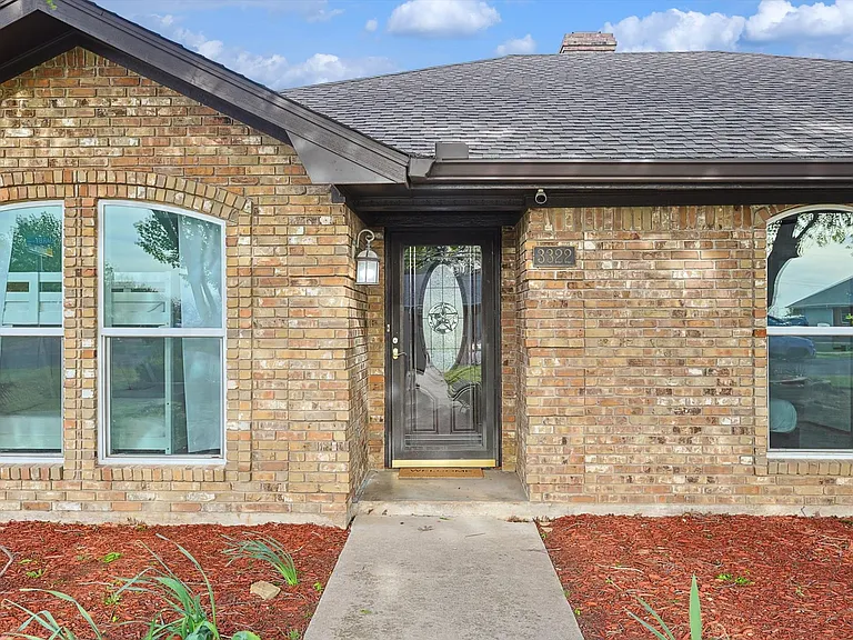 3322 Darby Ln — Photo 10