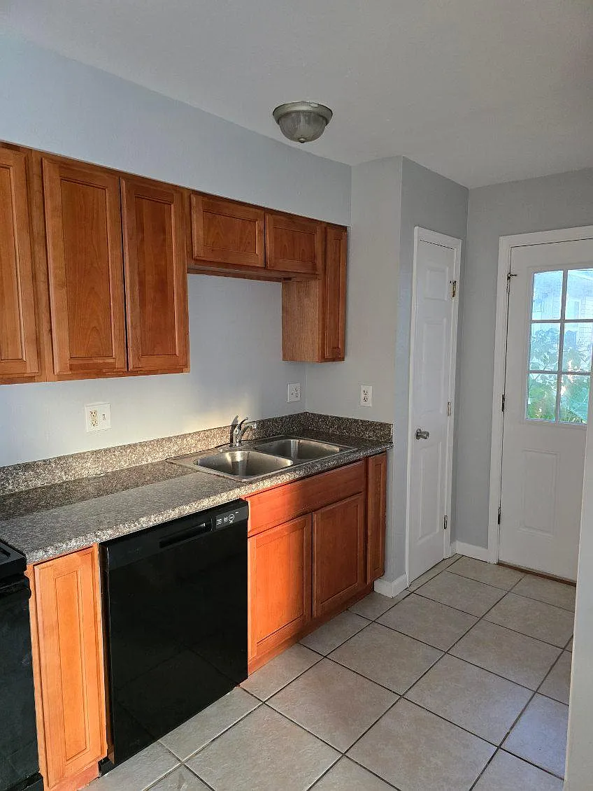 3 bed, $1,500 — Photo 3