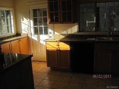 4th image of 831 E Verdugo Ave