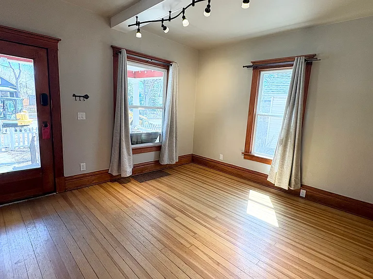 928 N Corona St — Photo 9