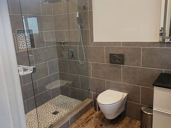 3rd image of 4705 Butterfly Ln