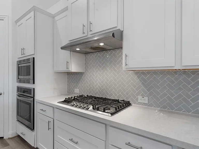 504 Pulitzer Dr — Photo 12