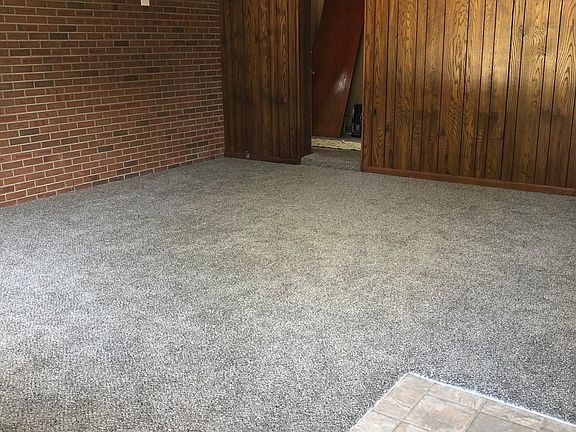 South wall of den and door into hallway leading to utility/washeteria room