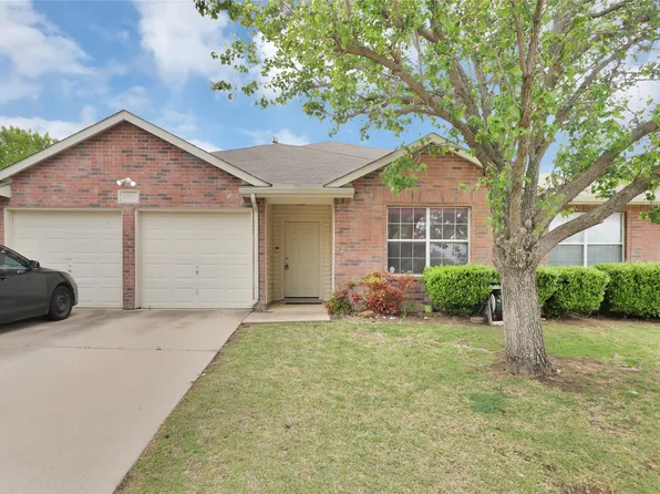 8300 Southern Prairie Dr, Fort Worth, TX 76123