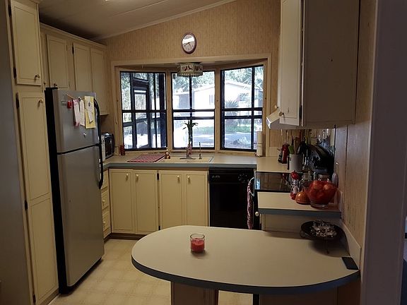 3rd image of 11020 SE 66th Ter