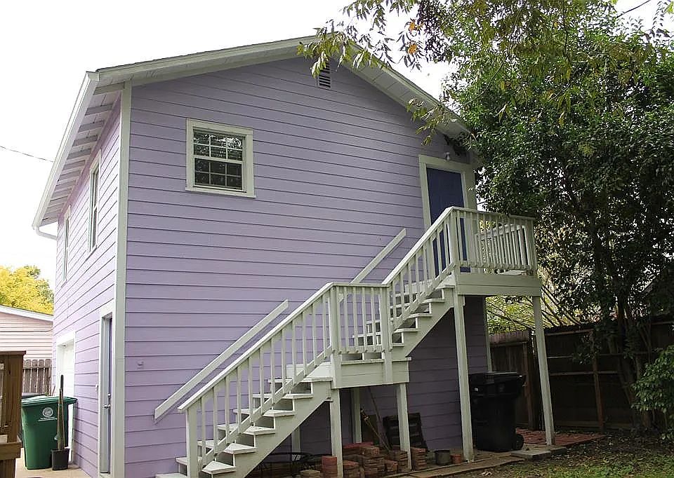 Exterior/Entry