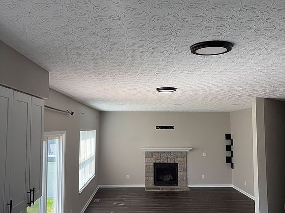 5th image of 952 Sorohan St