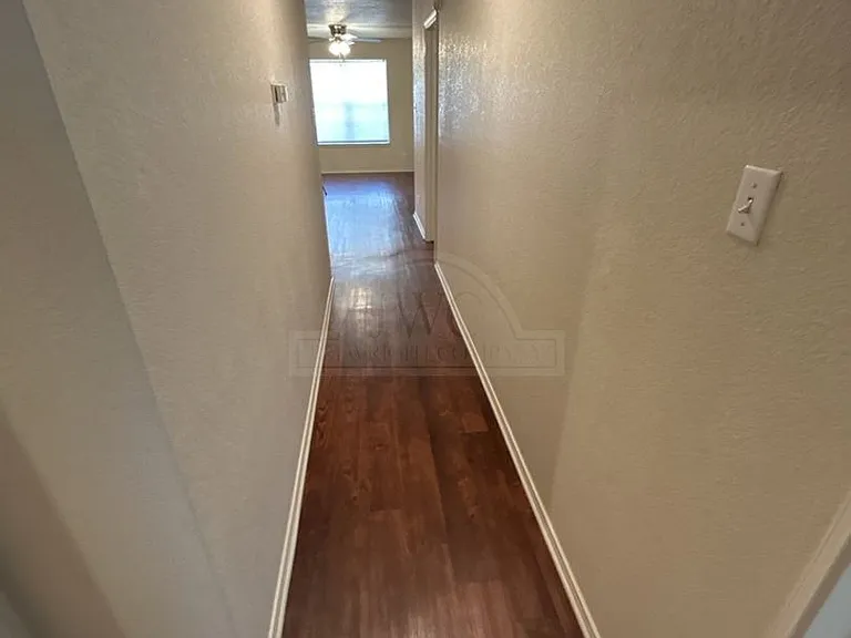 912 McDaniel Cir — Photo 10