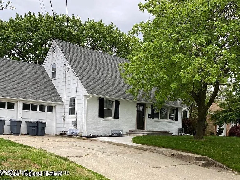 32 Baker Dr — Photo 2