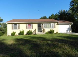 17901 Pink Elephant Rd, Boonville, MO 65233