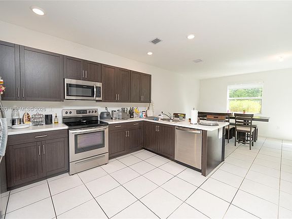 4th image of 1231 SE 27th Ter 0