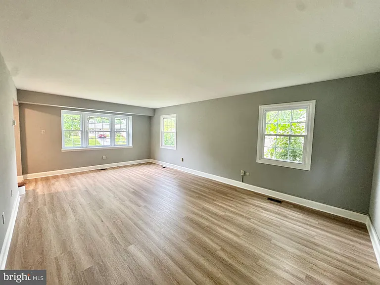 4908 Rocky Spring Ln — Photo 4