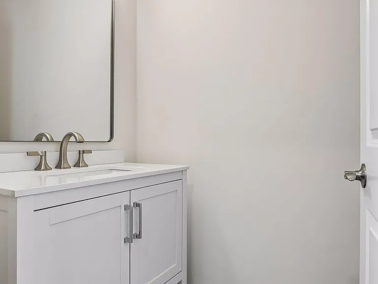 2121 Village Trl — Photo 12