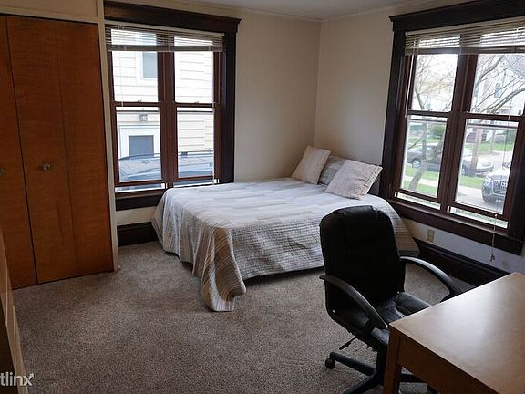 820 Arch Bed 1