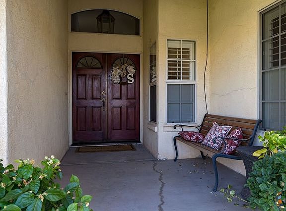 2nd image of 589 Larkspur Ln