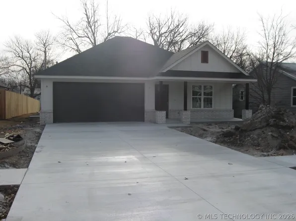 107 S Coo Y Yah St #B, Pryor, OK 74361