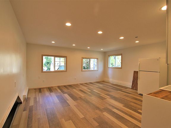 4th image of 7909 Winthrope St