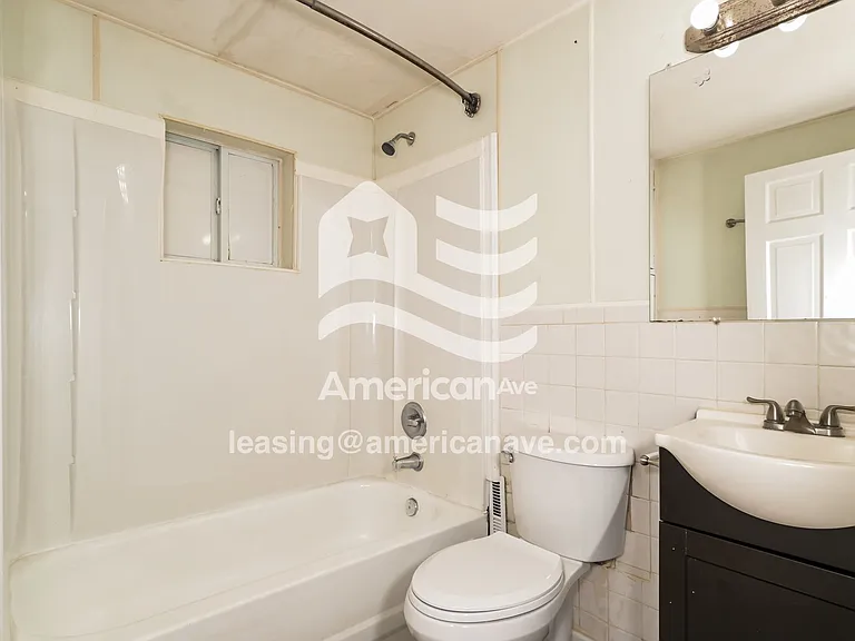 1531479_010_bathroom_14.jpg