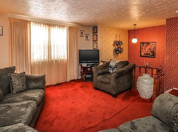 4th image of 86 Lisa Ln