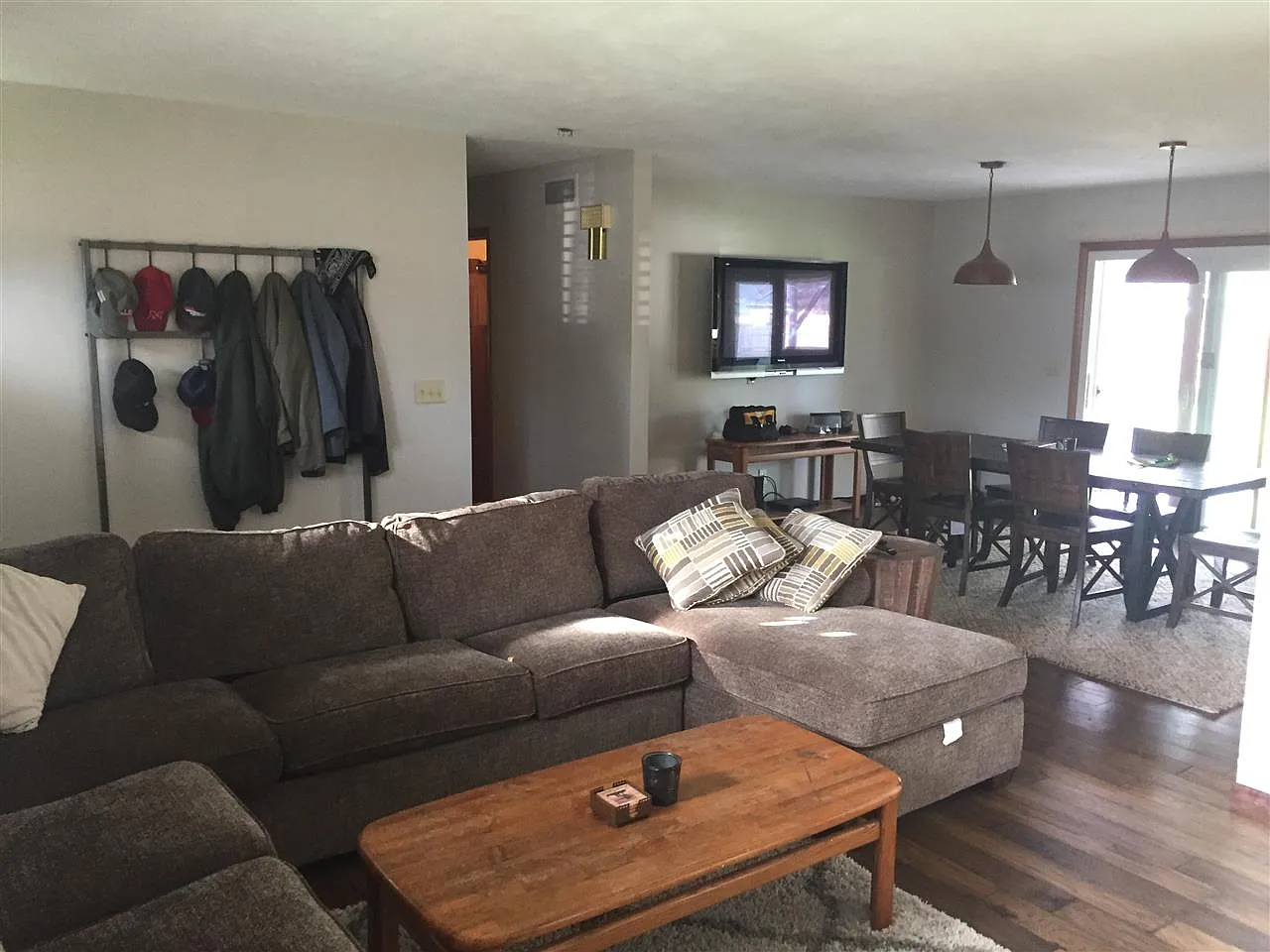 3 bed, 1287 sqft, $1,650 — Photo 2