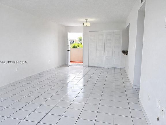 4th image of 802 NW 87th Ave APT 315