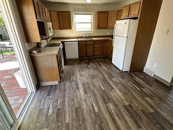 4th image of 2621 Howard Ave
