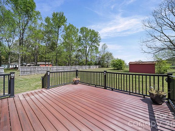 2nd image of 712 Worthwood Cir