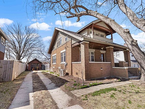 2nd image of 212 N Gardiner Ave