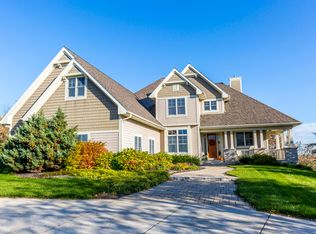 W315S3312 Harvest View Dr, Waukesha, WI 53189