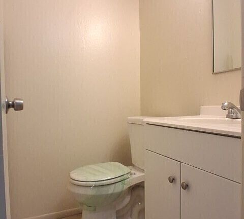 3rd image of 2642 N 43rd Ave #6C